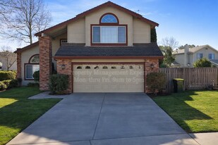 8761 Deer Creek Cir in Stockton, CA - Building Photo