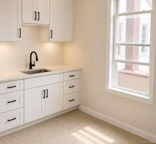 27-16 Humphreys St in Queens, NY - Building Photo