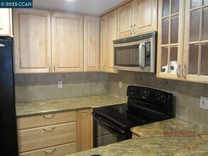 327 Pantano Cir in Pacheco, CA - Building Photo - Building Photo