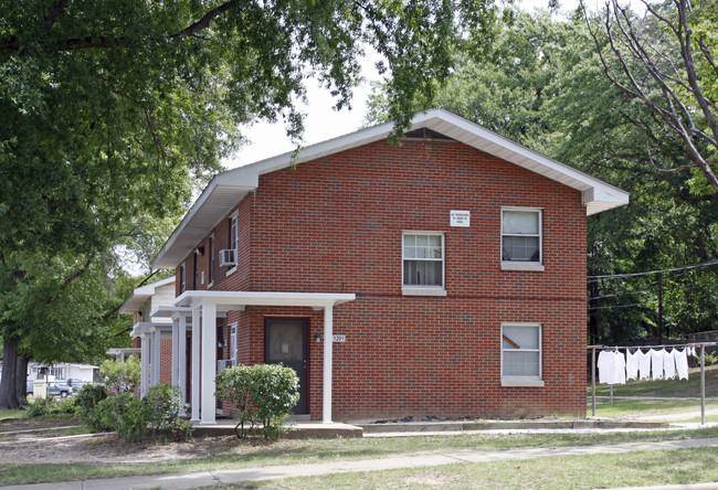 Mosby court in Richmond, VA - Building Photo - Building Photo