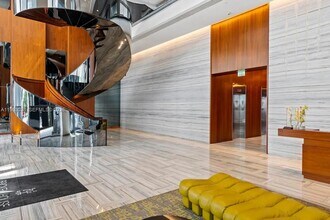 1300 Brickell Bay Dr in Miami, FL - Building Photo - Building Photo