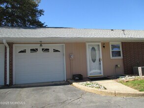 530A Portsmouth Dr in Lakewood, NJ - Building Photo - Building Photo
