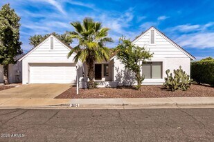 3214 E Siesta Ln in Phoenix, AZ - Building Photo