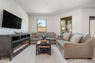 128 N Oak Knoll Ave in Pasadena, CA - Building Photo - Building Photo