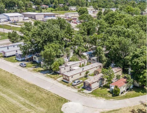 Apache Manor MHC in Jefferson City, MO - Foto de edificio
