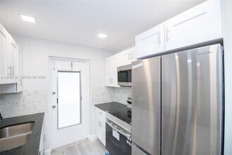 8704 NW 35th St in Coral Springs, FL - Foto de edificio - Building Photo