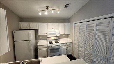 1347 Keys Crossing Dr NE in Atlanta, GA - Building Photo - Building Photo