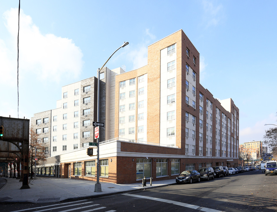 Crotona Terrace in Bronx, NY - Foto de edificio