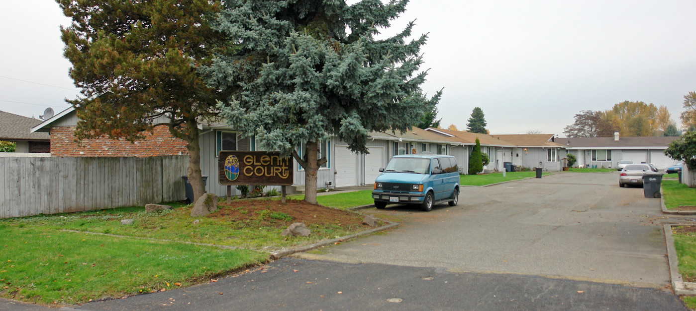 Glenn Court Apartments in Puyallup, WA - Building Photo