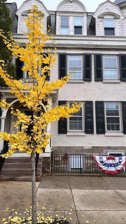 40 E Court St in Doylestown, PA - Building Photo