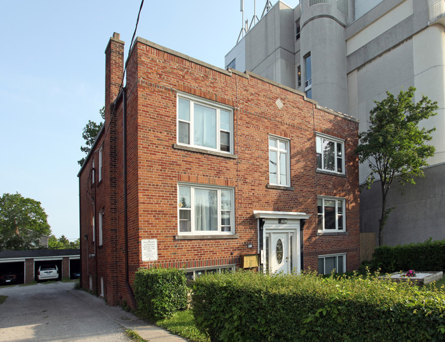 801 Eglinton Ave E in Toronto, ON - Building Photo - Primary Photo