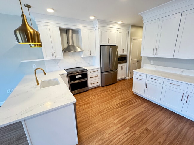 property at 99 Foundry Pl