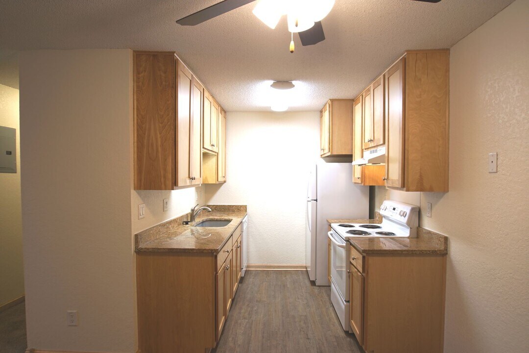401 E Burnsville Pkwy in Burnsville, MN - Building Photo
