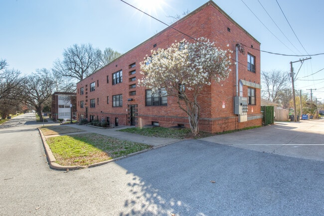 1524 E 17th St, Unit 1524 in Tulsa, OK - Building Photo - Building Photo