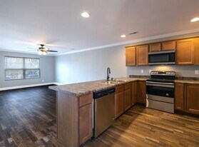 910 Warrior Hill Dr in Louisville, TN - Building Photo