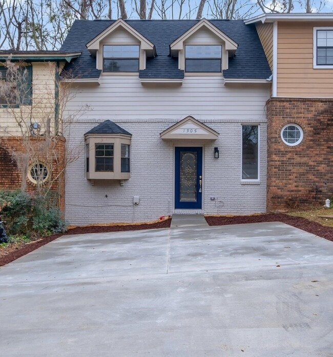 property at 1305 Cross Creek Cir