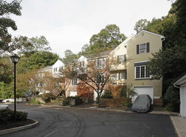 Bell Harbour Mews in Port Jefferson, NY - Building Photo - Building Photo