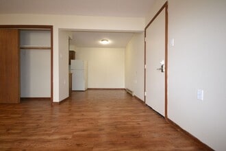 710 Elm Dr in Warsaw, MO - Building Photo - Building Photo