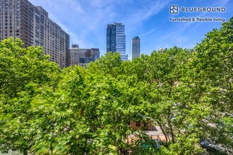 210 W 70th St in New York, NY - Building Photo - Building Photo