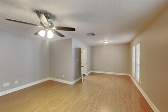 13627 Montaigne Dr in Houston, TX - Building Photo - Building Photo