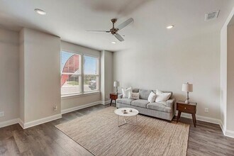 1001 Lifford Ln in Gallatin, TN - Foto de edificio - Building Photo