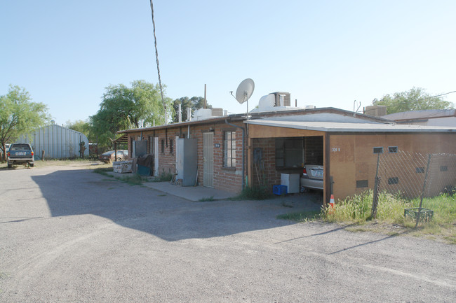 326 E Prince Rd in Tucson, AZ - Building Photo - Building Photo