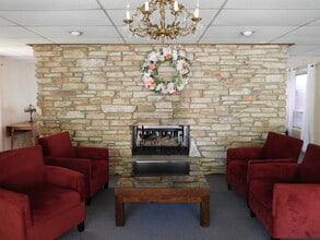 460 W Downer Pl in Aurora, IL - Building Photo - Building Photo