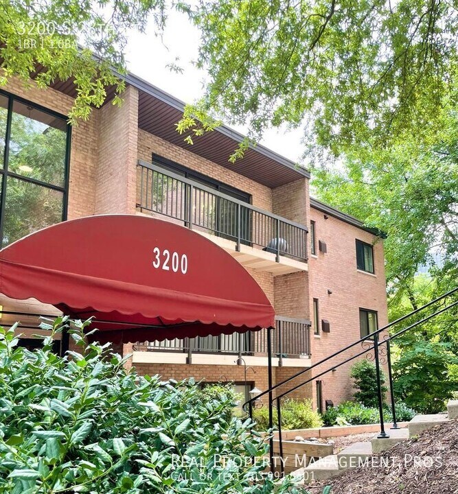 3200 S 28th St in Alexandria, VA - Building Photo