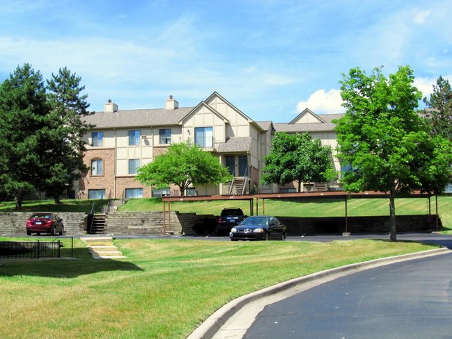 The Edge at Oakland Apartments - Auburn Hills in Auburn Hills, MI - Building Photo - Building Photo