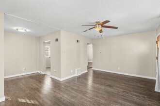 114 Reasor Dr in St. Louis, MO - Building Photo - Building Photo