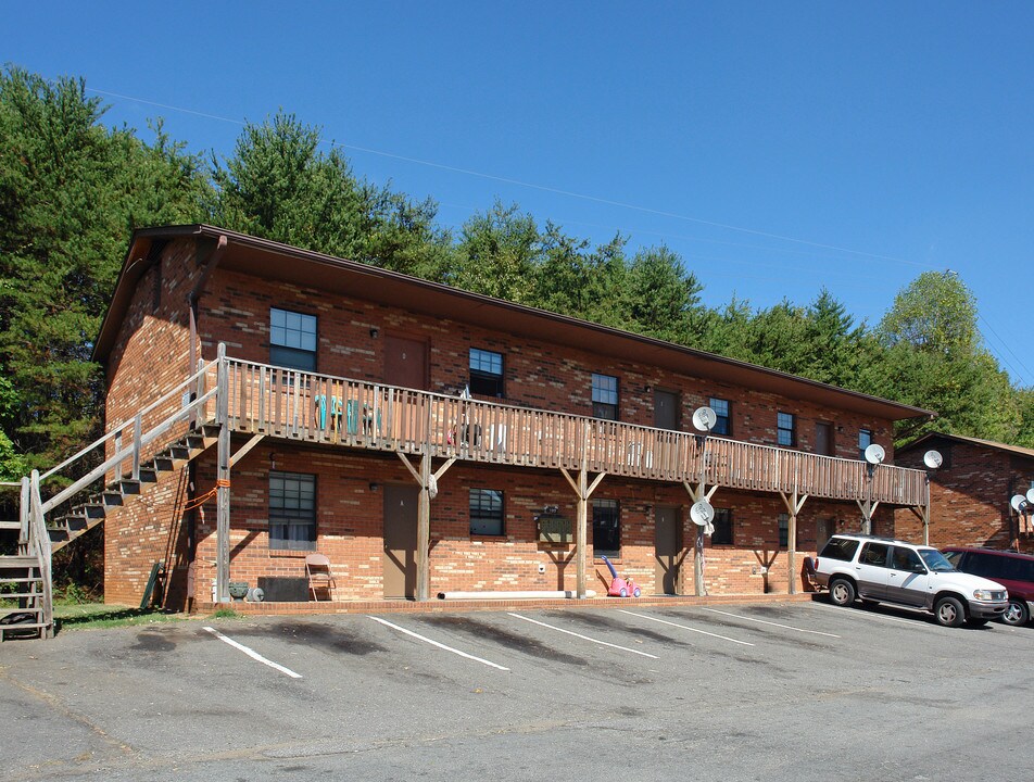 137 Weatherwood Ct in Winston-Salem, NC - Foto de edificio