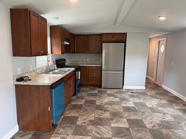 458 White Oak Ln in Piney Green, NC - Building Photo - Building Photo