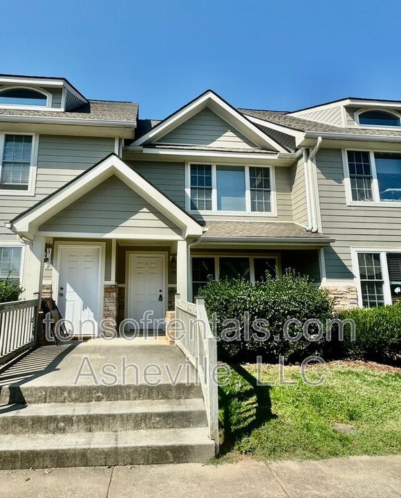 28 Rotunda Cir in Asheville, NC - Foto de edificio