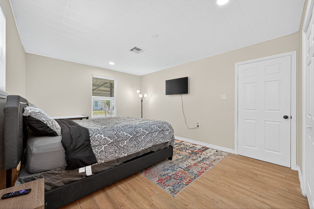 2418 Ferguson Way in Houston, TX - Building Photo