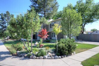 4426 S Albright Dr in Holladay, UT - Building Photo - Building Photo