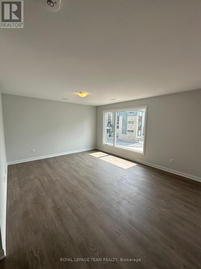 1421 CREEKWAY Pvt in Ottawa, ON - Building Photo - Building Photo
