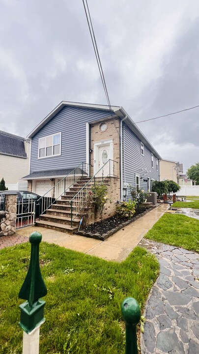 215 Bower St, Unit FL 1 in Linden, NJ - Foto de edificio