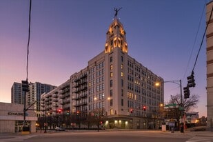 758 N Larrabee St in Chicago, IL - Building Photo