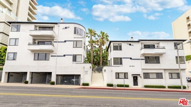 9233 1/2 Doheny Rd in West Hollywood, CA - Building Photo - Building Photo