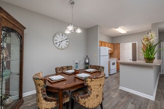 Magnolia Lake Apartments in Carrollton, GA - Building Photo - Interior Photo