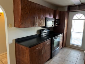409 S Holiday Dr in Grand Prairie, TX - Building Photo - Building Photo