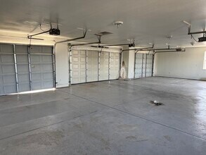 31195 Lone Tree Rd in Oakdale, CA - Foto de edificio - Building Photo