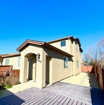 865 Domain Way in Redding, CA - Building Photo
