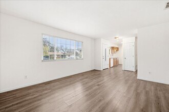 6936 Franela Way in Citrus Heights, CA - Foto de edificio - Building Photo