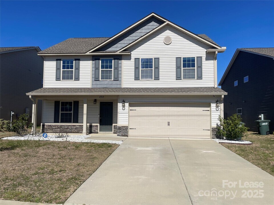 2909 Old Field Rd in Sumter, SC - Building Photo