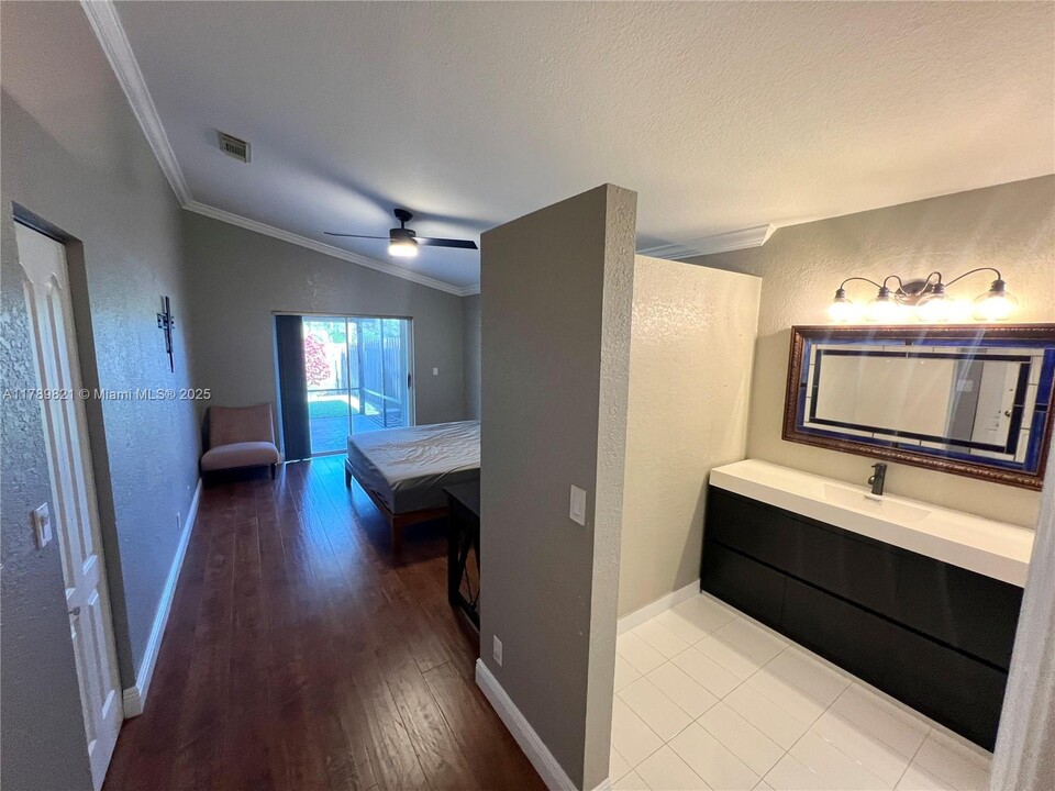 4250 SW 82nd Way in Davie, FL - Building Photo