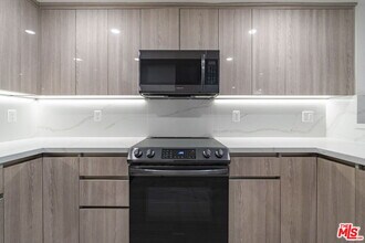 5245 Santa Monica Blvd in Los Angeles, CA - Building Photo - Building Photo