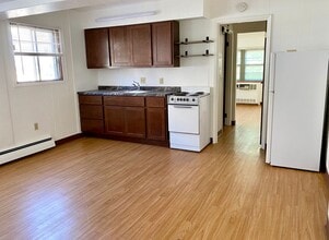 Campus Square Apartments in Madison, WI - Foto de edificio - Interior Photo