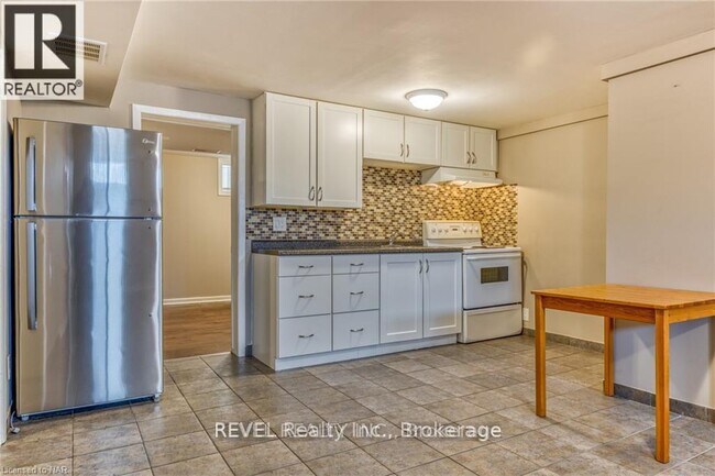 397 Grantham Ave in St Catharines, ON - Building Photo - Building Photo