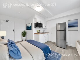1804 Drouillard Rd in Windsor, ON - Building Photo